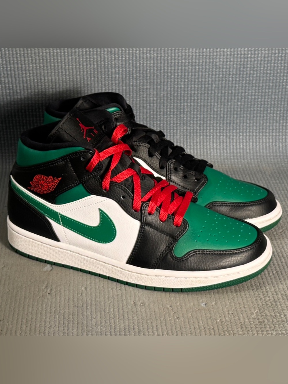 Nike Air Jordan 1 Mid Pine Green Shoes 554724-067 Men’s Size 8.5 - Picture 2 of 11